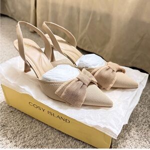 Cosy Island NWT Beige Slingback kitten Heels w beautiful bow